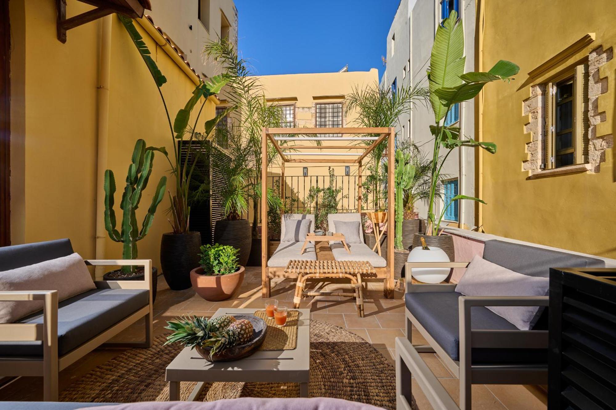 Elyn House Hania